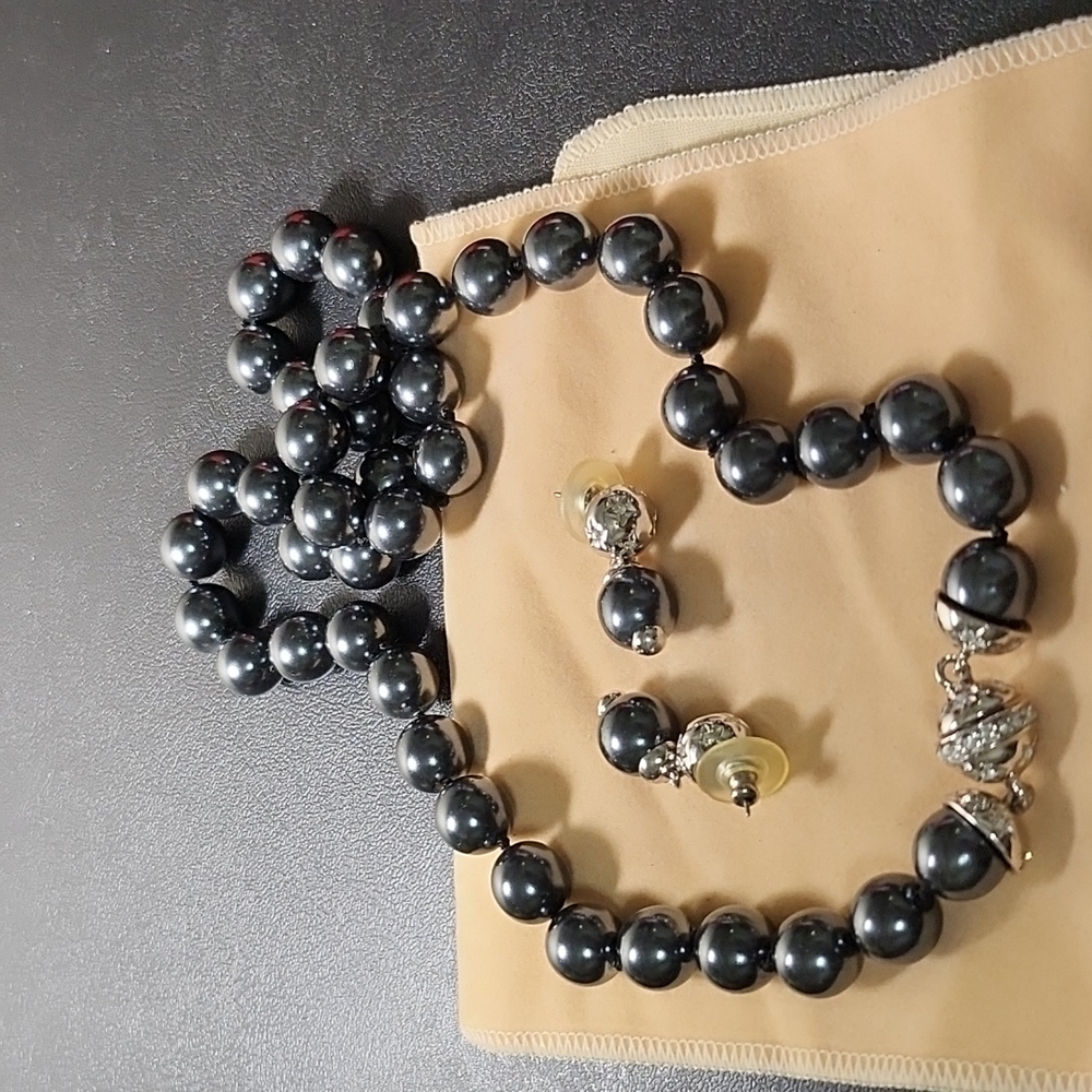 NIB Joan Rivers Tahitian faux pearl necklace and earrings